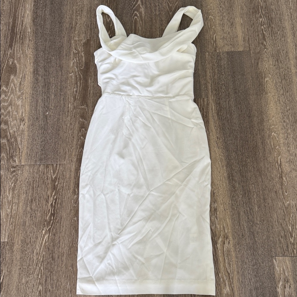 Elegant White Sleeveless Dress